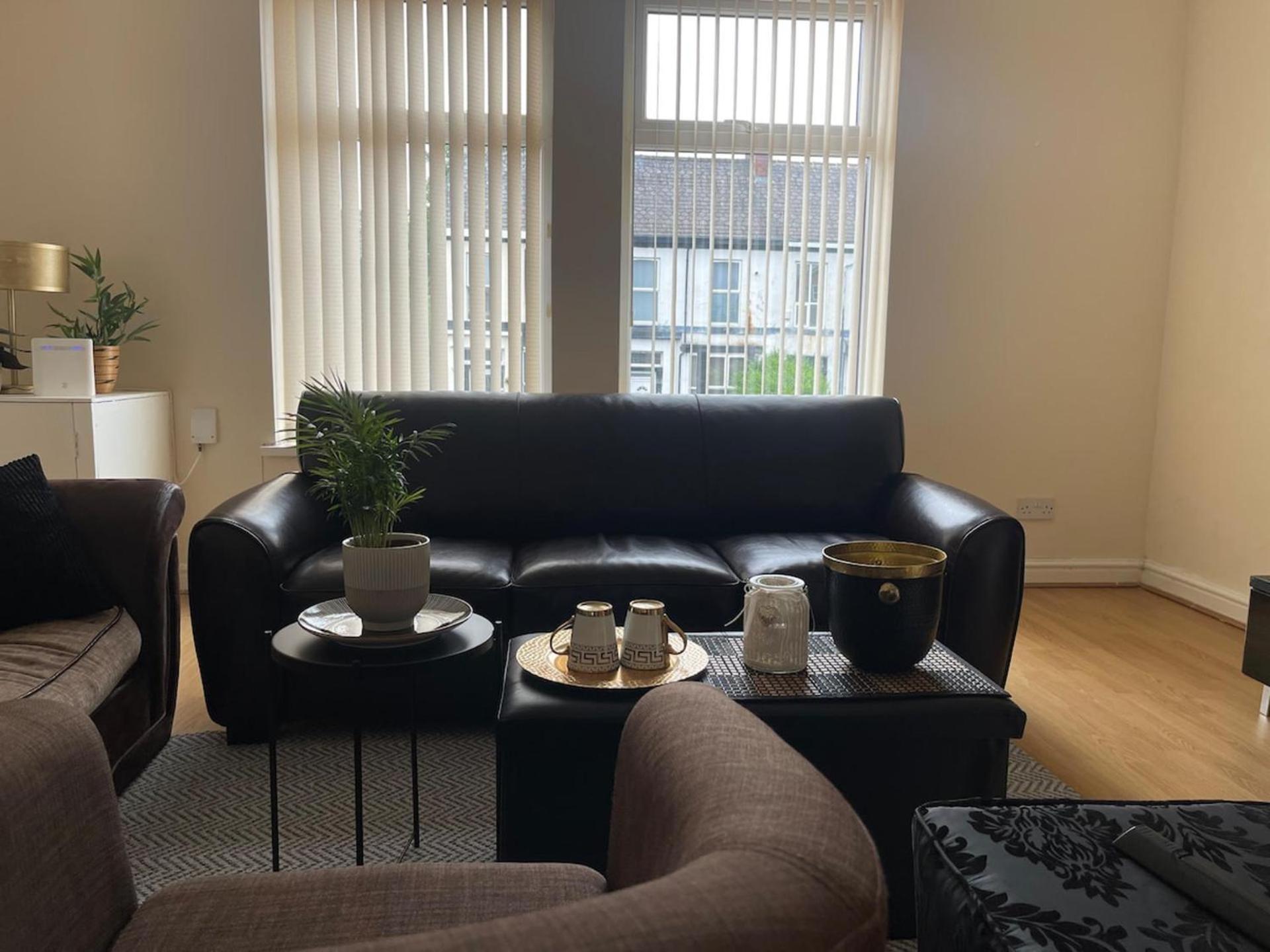 2-bed - Sleeps 4 - Street Parking - Wifi Apartamento *