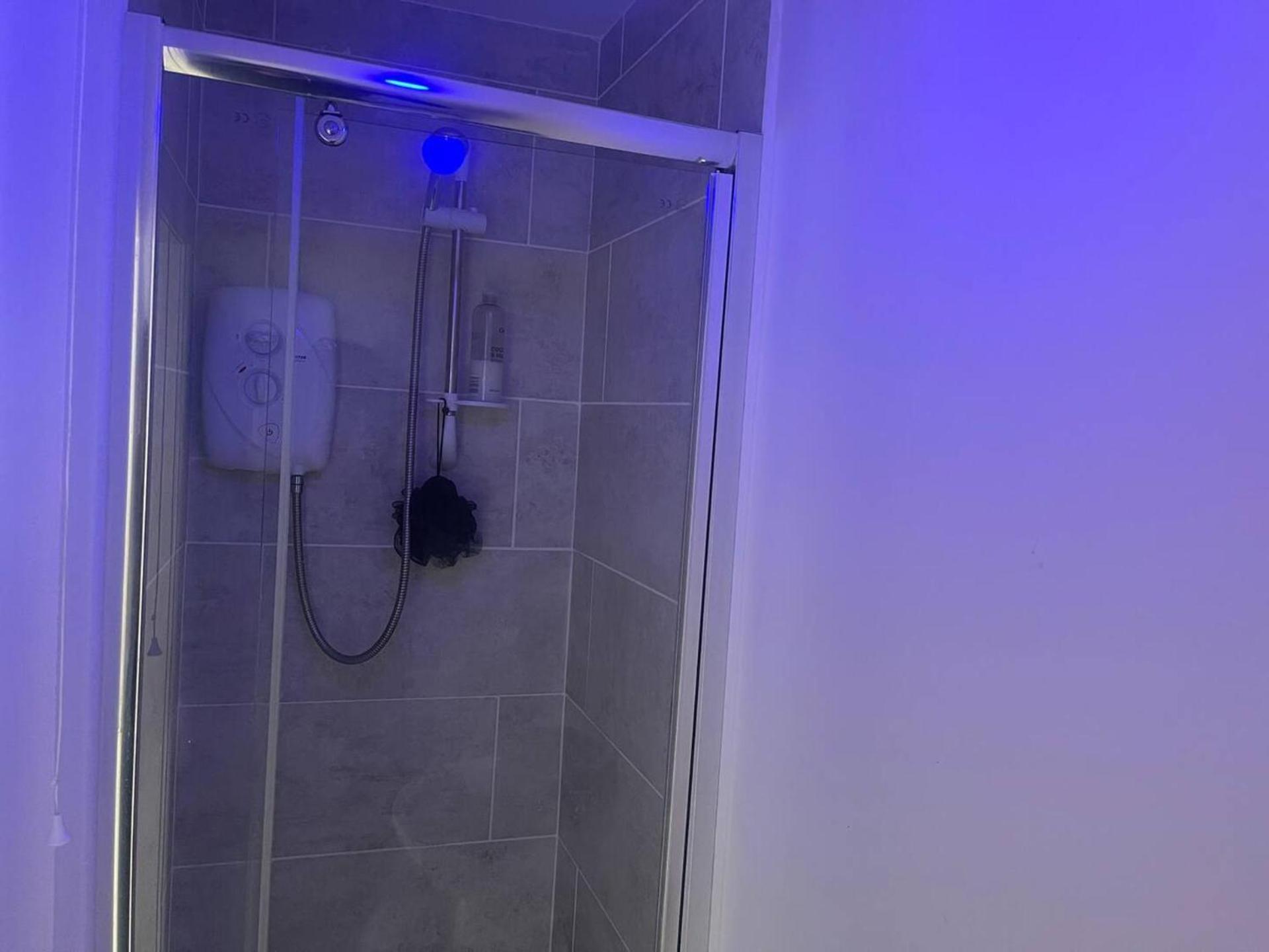 2-bed - Sleeps 4 - Street Parking - Wifi Manchester